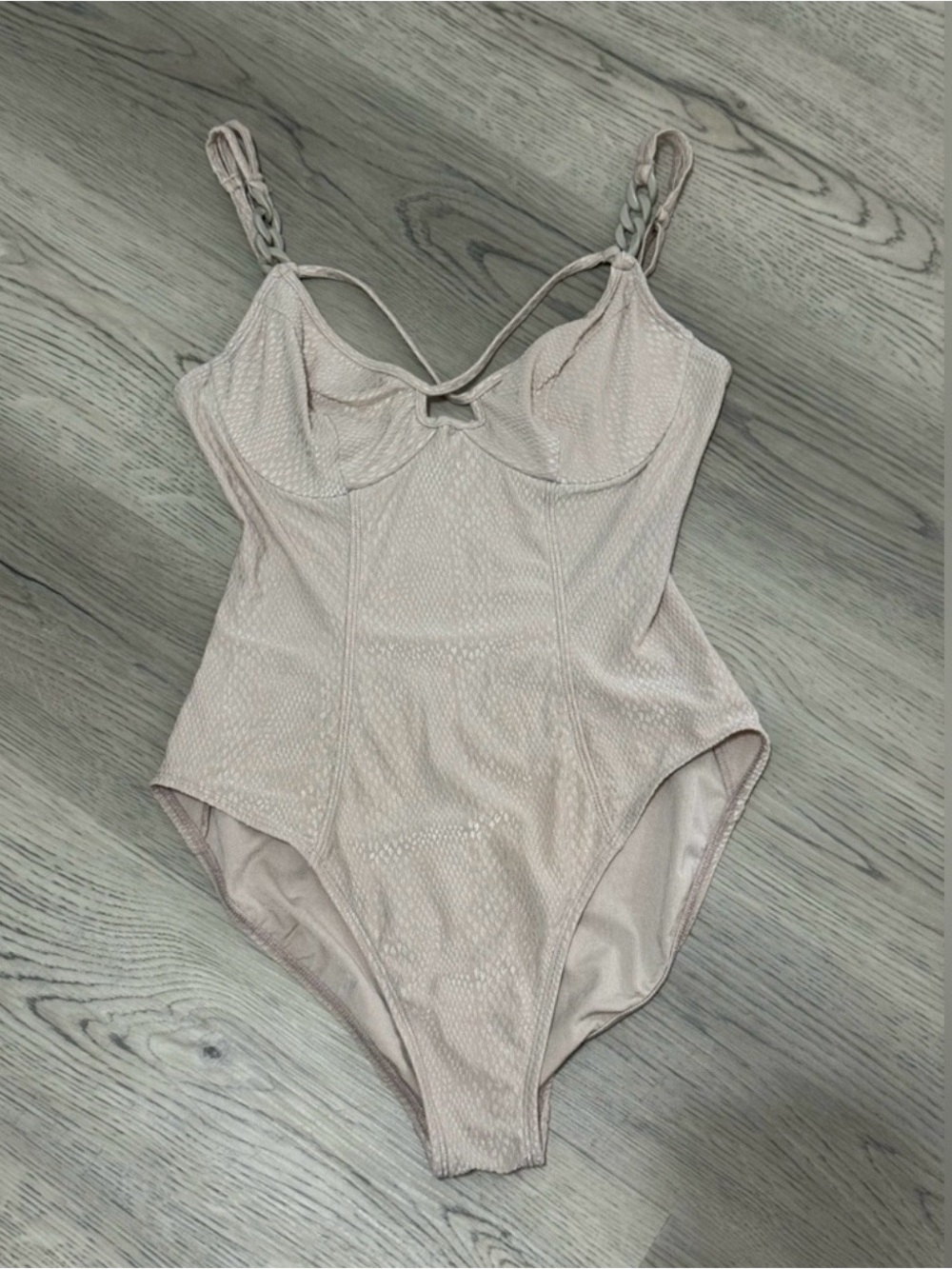 Robin Piccone Blush Beige Plunge Underwire OnePiece Chain Strap
Swimsuit 12 $228